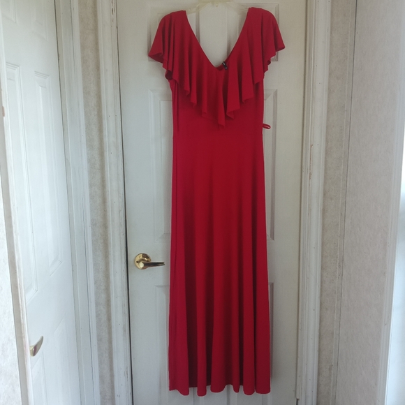 Chic Scarlet Maxi Dress with Ruffle Detail - Picture 1 of 10